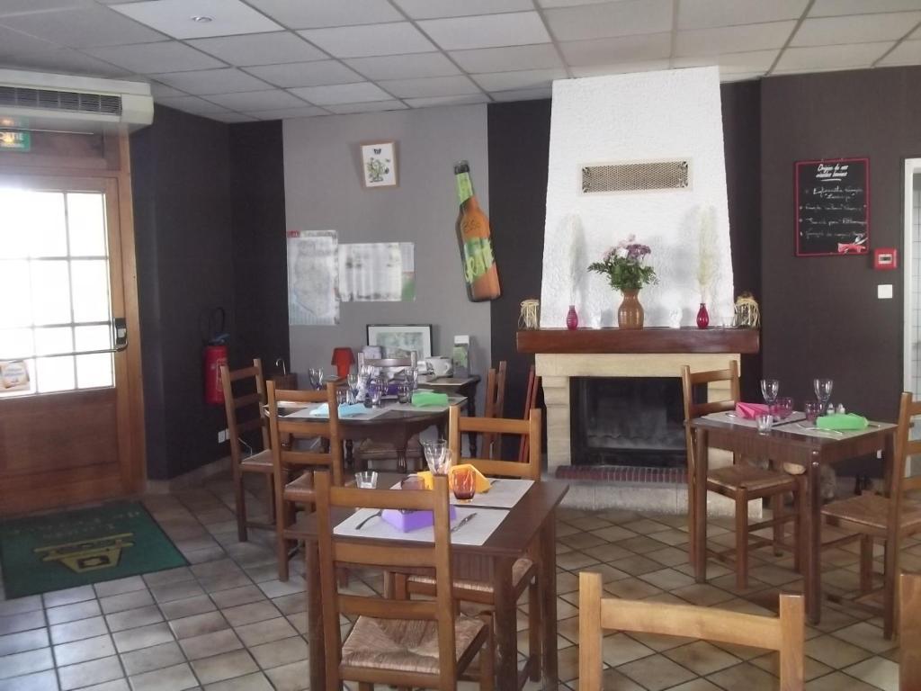 Hotel Des Cotes De Meuse Saint-Maurice-sous-les-Côtes Exteriör bild