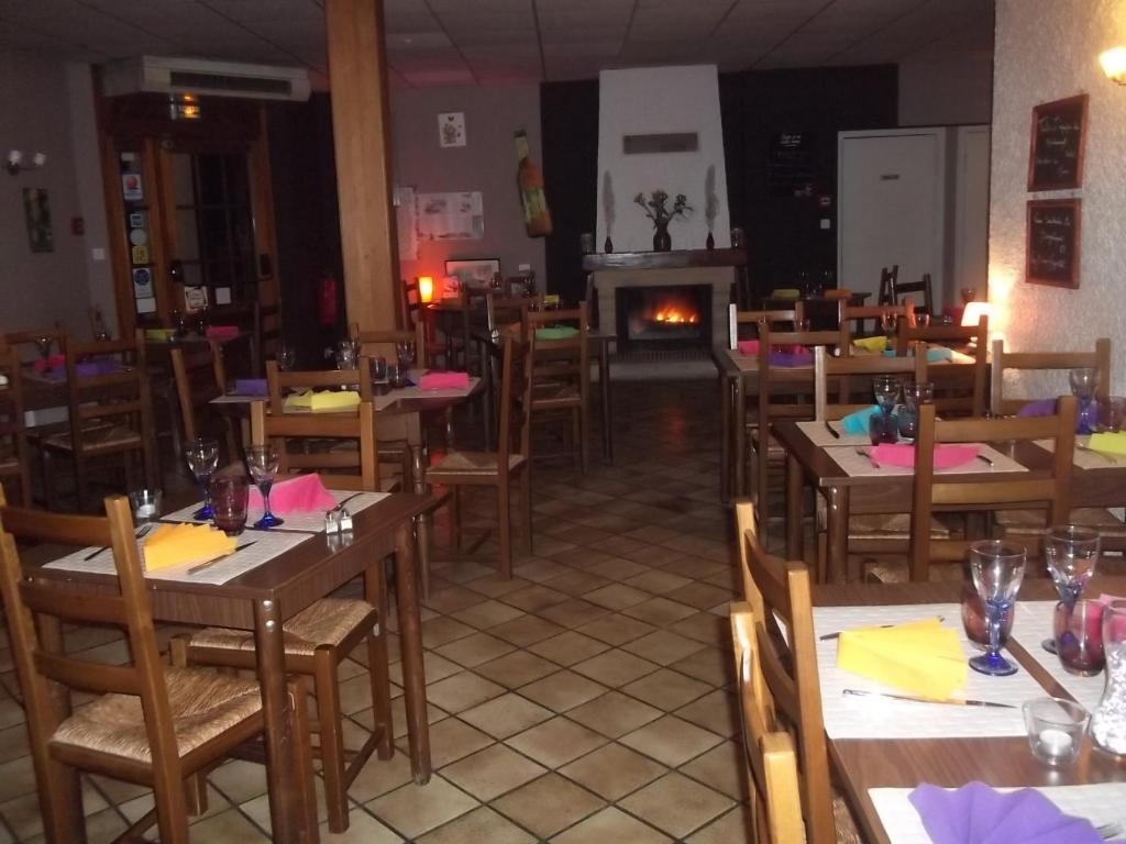 Hotel Des Cotes De Meuse Saint-Maurice-sous-les-Côtes Exteriör bild